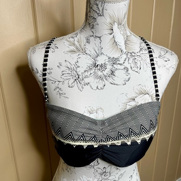 Athleta Black Cream Underwire Swim Top Bra Removeable Pads Size 34D/DD - Picture 1 of 4